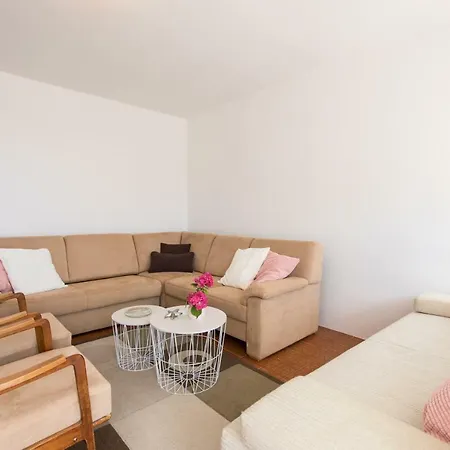 Dion Apartment *