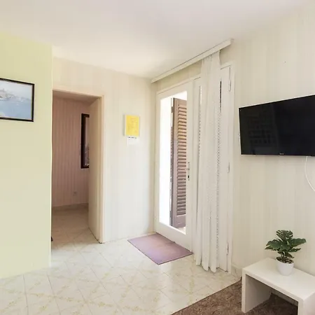 Apartment Dion *